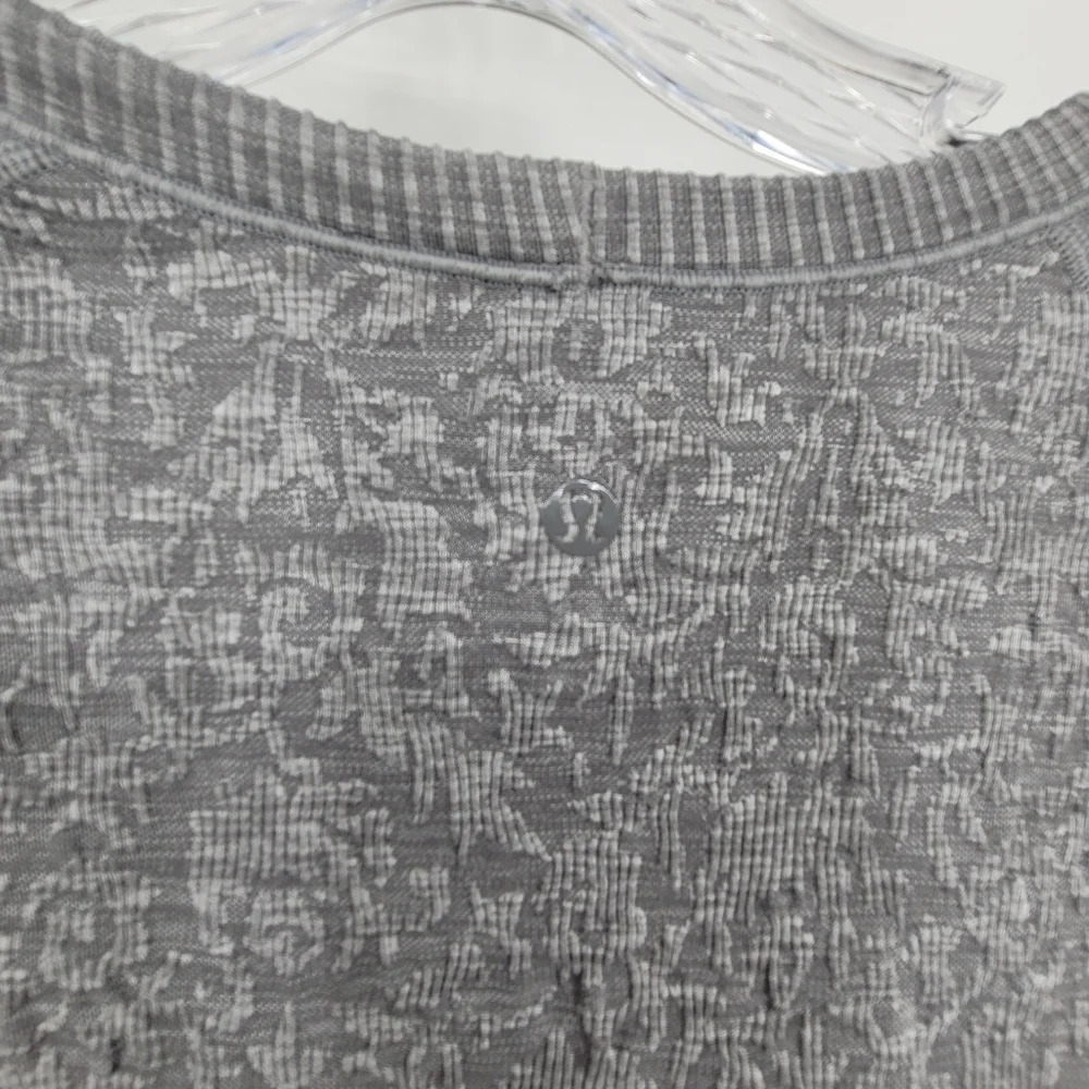 Women’s Lululemon Rest Less Long Sleeve Athletic shirt Size Medium - Picture 4 of 10